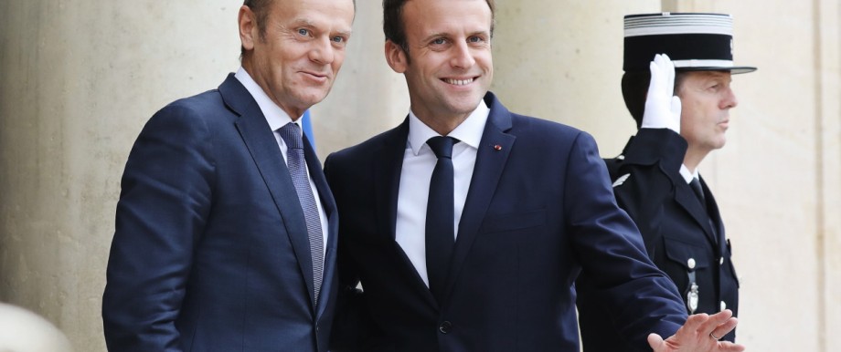 Gipfel in Brüssel: Der eine will die EU reformieren, der andere muss moderieren: Frankreichs Präsident Macron (rechts) und EU-Ratspräsident Tusk.