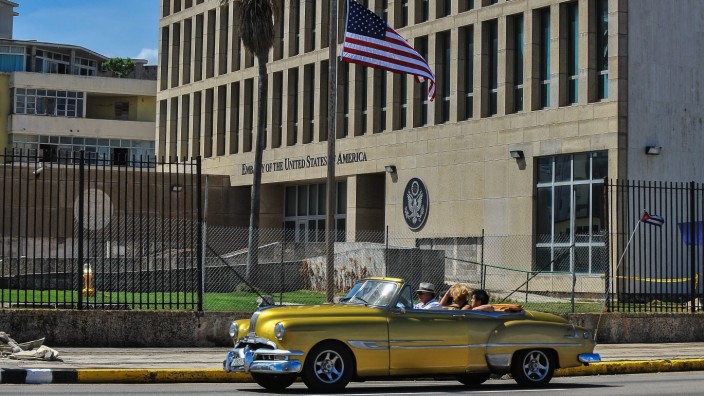 Kuba: In der US-Botschaft in Havanna arbeitet künftig nur noch eine Notbesetzung. Washington hat mehr als die Hälfte des Personals abgezogen.
