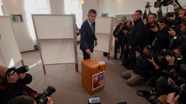 Parlamentswahl: Andrej Babis bei der Abgabe seiner Stimme am Freitag.