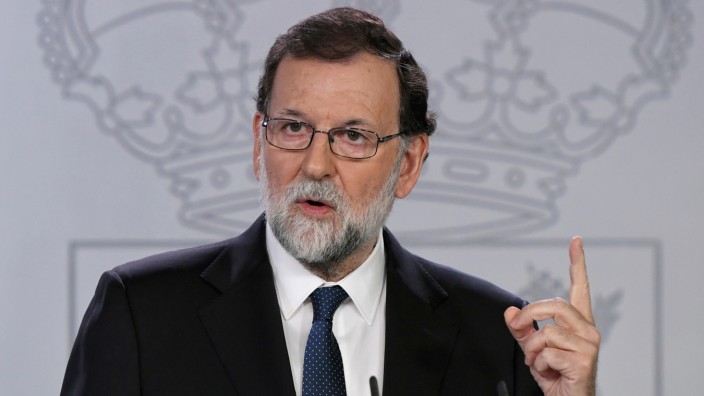 Katalonien-Krise: Die Regierung des spanischen Ministerpräsidenten Rajoy (im Bild) will die Unabhängigkeitsbewegung in Katalonien einschränken. Doch die würde von Neuwahlen noch profitieren, meint Francesc Bellavista.