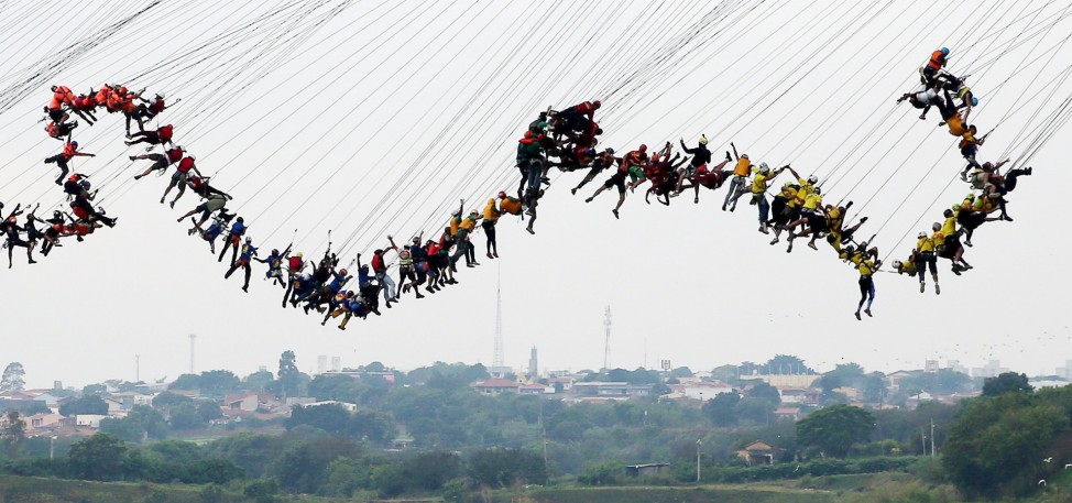 People jump off a bridge, which has a height of 30 meters, in Hortolandia