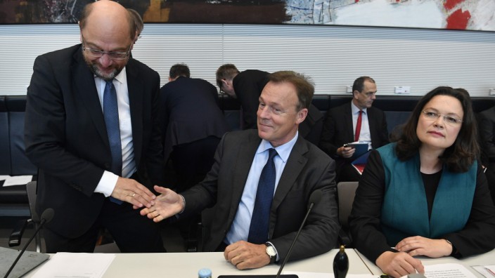 Debatte ums Personal: Martin Schulz, Thomas Oppermann und Andrea Nahles bei einem Treffen der SPD-Fraktion in Berlin.
