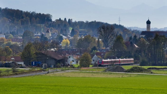 S-Bahn-Ausbau: Nördlich von Grafing bei Wiesham könnte ein Ausweichgleis gebaut werden.