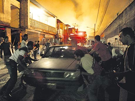 São Paulo, Brasilien, Brand im Armutsviertel