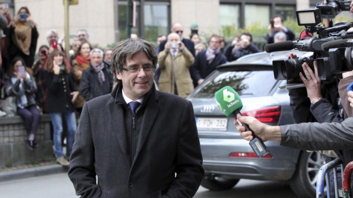 Katalanische Unabhängigkeit: Der abgesetzte katalanische Regionalpräsident Carles Puigdemont auf dem Weg zu einer Pressekonferenz in Brüssel.