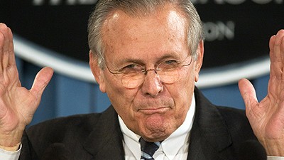 USA: Rumsfeld und das Foltern: "Ich stehe übrigens acht Stunden am Tag." Der ehemalige Verteidigungsminister Donald Rumsfeld behauptet nicht nur, von Folter nichts gewusst zu haben - er hält einige Methoden aus Guantanamo auch für angemessen.