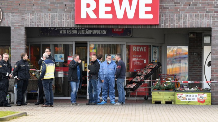 Mann nach Schüssen vor Bremer Supermarkt in Lebensgefahr
