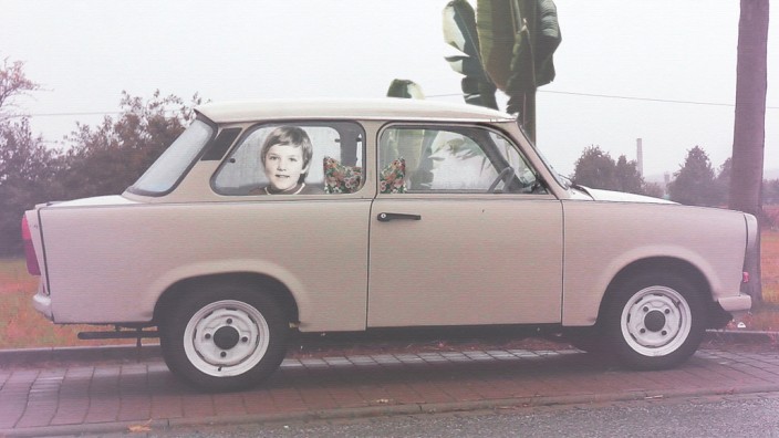 60 Jahre Trabant: SZ-Autor Thomas Harloff (in jungen Jahren) und der Trabant 601: Sie haben viel Zeit miteinander verbracht. Das Foto zeigt jedoch nicht das Originalauto.