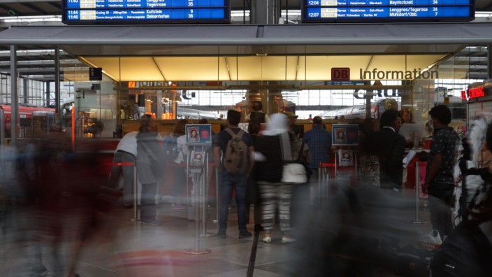 DB-Informationsschalter am Münchner Hauptbahnhof, 2017