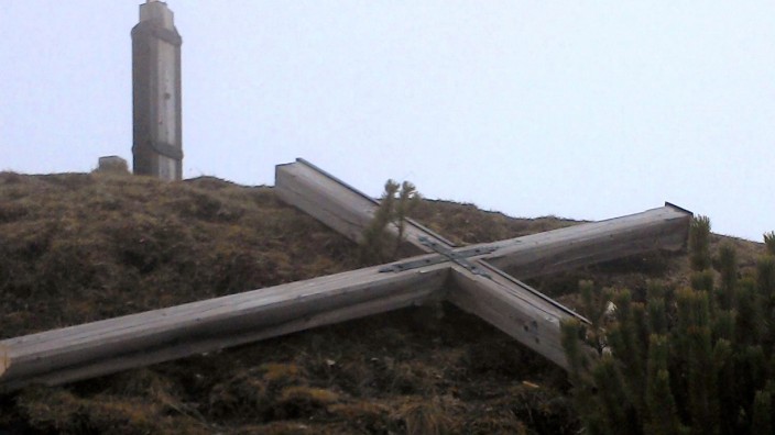 Gipfelkreuz am Kotzen abgesägt