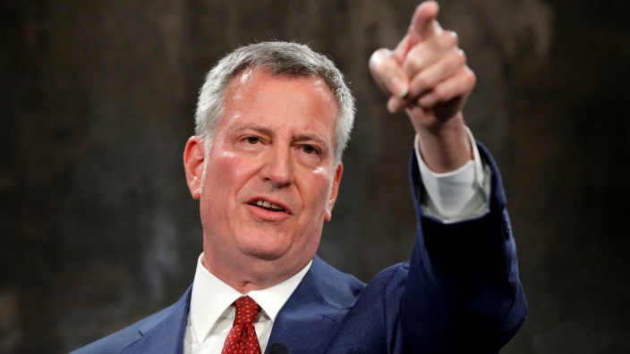 FILE PHOTO:    New York Mayor Bill de Blasio speaks regarding the U.S. President Donald Trump's federal budget proposal with New York Police Department Commissioner James O'Neill at city hall in New York