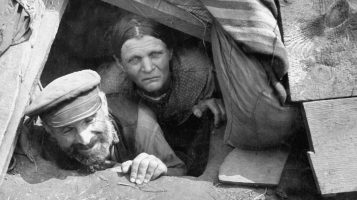 Bauern in einem Schutzloch an der Ostfront, 1941