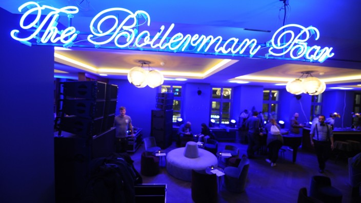 Boilerman Bar: Die Boilerman Bar im 25 Hours Hotel am Hauptbahnhof hat 31 Sorten Whiskey im Angebot.