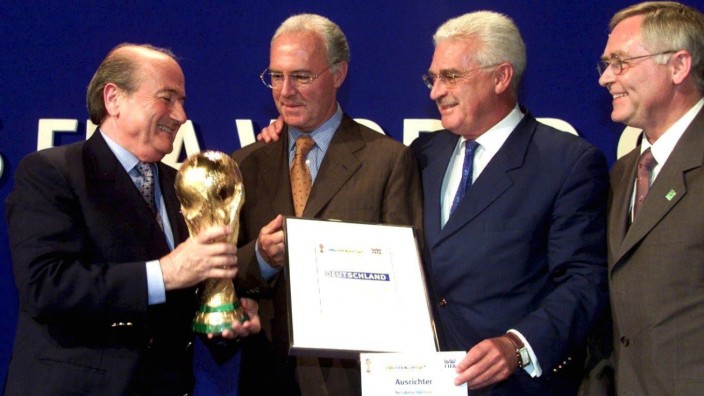FUSSBALL: WM VERGABE 2006 Joseph Blatter; WM