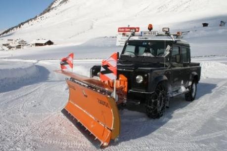 Land Rover Defender Schneepflug
