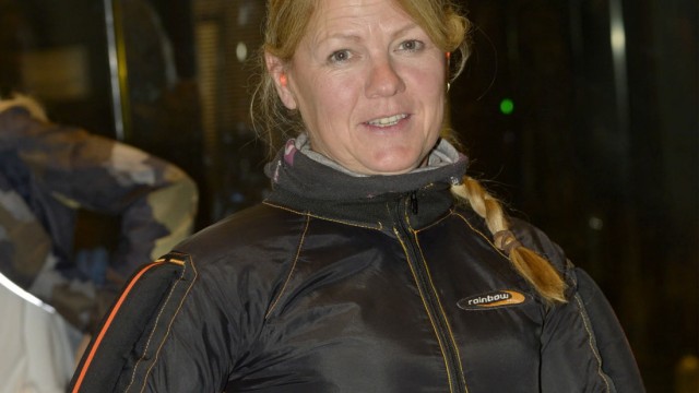 Fallschirmspringen: Weltmeisterin im Formationssprung: Elisabeth Wagner- Gantzer hat bisher 5000 Sprünge absolviert und viele Rekorde verbucht. Über ihren älteren Bruder fand sie zu dem Sport.