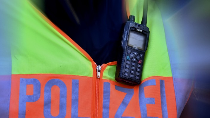 Polizei: Einem gestürzten Radfahrer muss die Fürstenfeldbrucker Polizei am Montagnachmittag helfen.