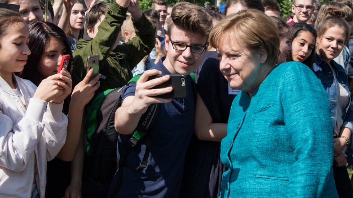 Bundeskanzlerin Merkel diskutiert mit Berliner Schülern