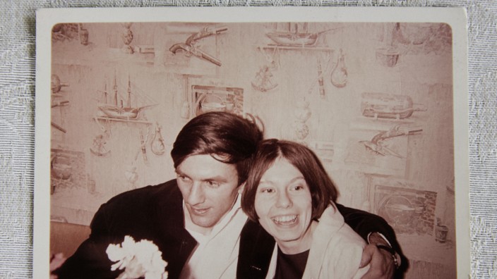Studentenrevolte: Rudi und Gretchen Dutschke auf ihrer Hochzeit im März 1966. Rudi Dutschke war am Tag des Mauerbaus aus der DDR geflohen, Gretchen Klotz - so lautet ihr Geburtsname - stammt aus dem Mittleren Westen der USA.