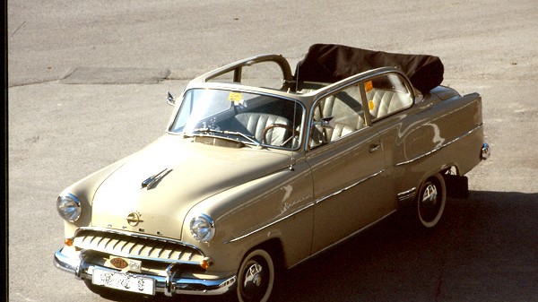 Blech der Woche (32): Opel Olympia: Äußerst rar: Nur rund zwei Dutzend Cabrio-Limousinen des Opel Olympia haben überlebt.