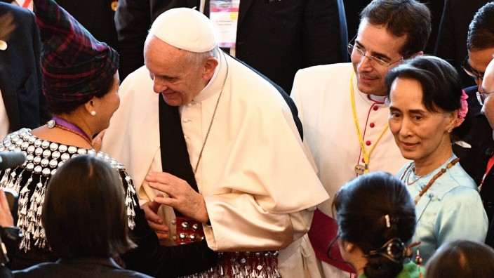 Franziskus: Franziskus trifft in Myanmar Aung San Suu Kyi.