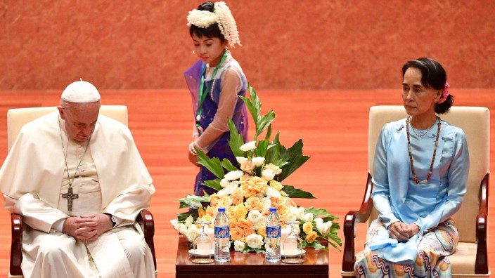 Myanmar: Der Papst gab sich beim Treffen mit Aung San Suu Kyi als Diplomat.