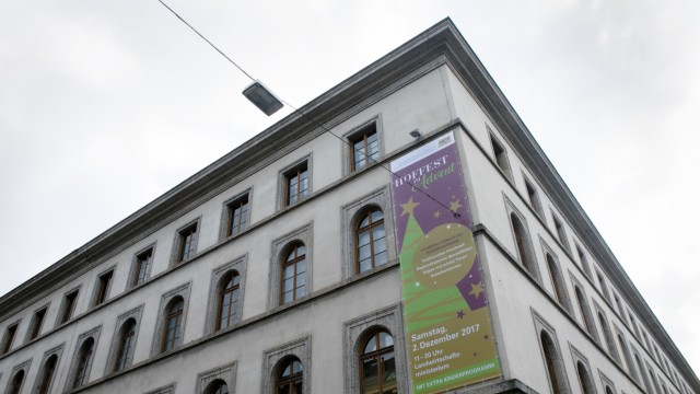 Werbeplakate an denkmalgeschützten Fassaden