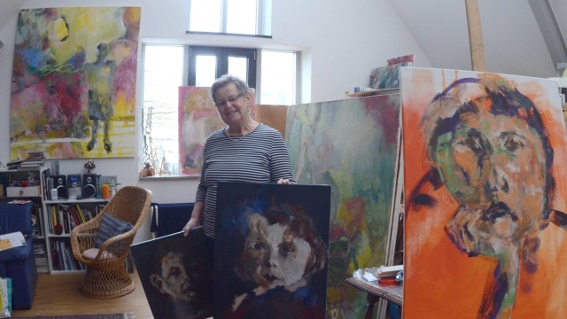Atelierausstellungen : Christa Spencer öffnet zusammen mit anderen Dachauer Künstlern am ersten Adventswochenende ihr Atelier.