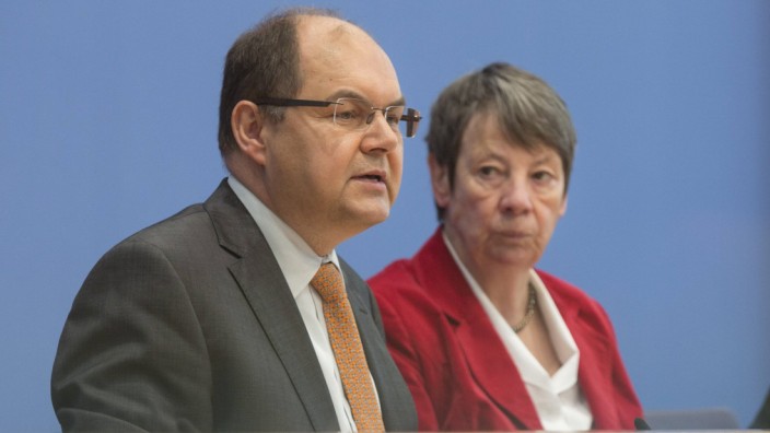Bundeslandwirtschaftsminister Christian Schmidt CSU und Bundesumweltministerin Barbara Hendricks