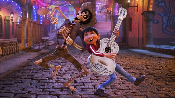 "Coco" im Kino: Ein Leben ohne Musik ist kein Leben ist, nicht einmal im Jenseits: Miguel (rechts) und Hector.