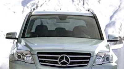 Mercedes-Benz GLK 220 CDI: Mercedes GLK: Die Kraxl-Kante fühlt sich auf Schnee und im Gelände wohl.