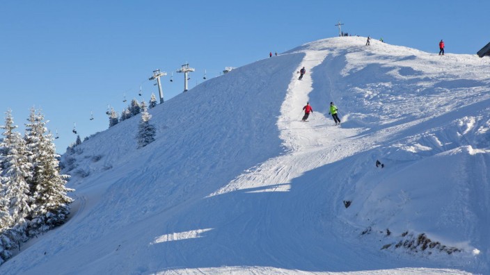 Start der Skisaison: Am Rosskopf hat die Saison schon begonnen. Skifahrer nutzen den ersten Schnee.