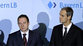 BayernLB: Sparkassenpräsident Naser, Finanzminister Fahrenschon und BayernLB-Chef Kemmer (v. l. n. r.) bei der Pressekonferenz in München.