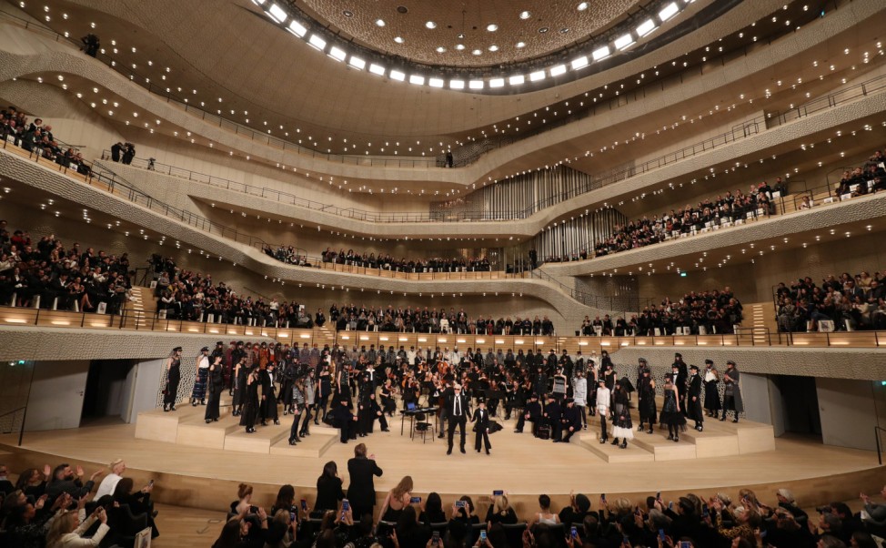 Lagerfeld und Chanel zeigen Große Schau in Elbphilharmonie