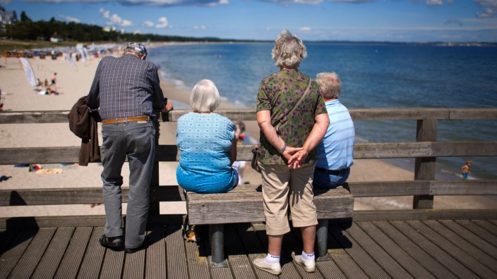 Senioren im Urlaub an der Ostsee