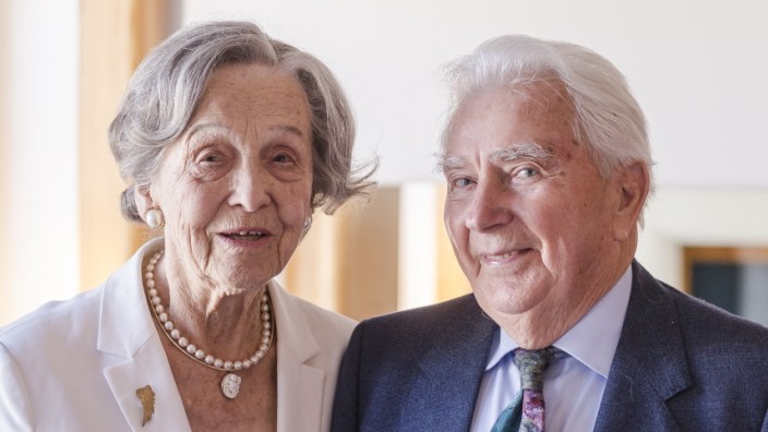Porträt: Annemarie und Karl-Heinz waren 93 und 90 Jahre alt, als sie ein Paar wurden. Für ihn ist es "freundschaftliche Liebe", für sie ist es "sehr solide Zuneigung".