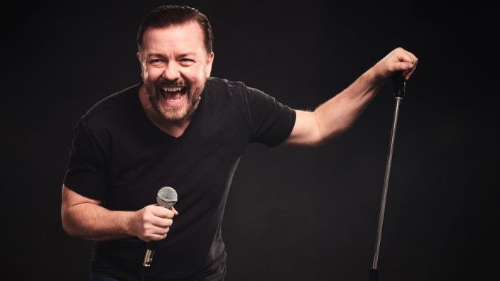 Satire: Streift alle Themen, die irgendwen irgendwie verletzten könnten und erweist sich als Tierliebhaber: Ricky Gervais, Jahrgang 1961.