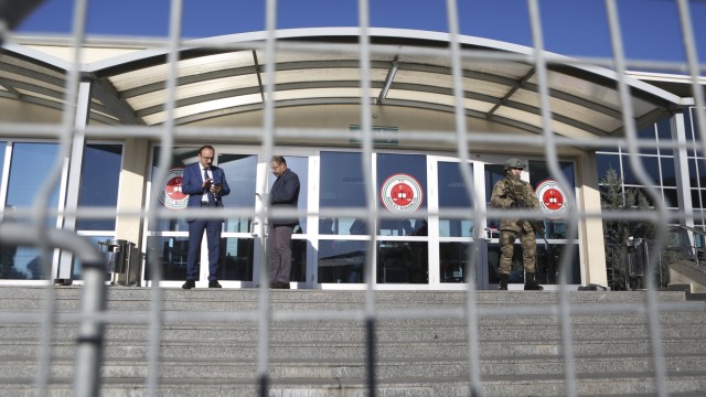 Prozess gegen Reina-Attentäter: Türkische Soldaten sichern den Prozess gegen den mutmaßlichen Attentäter des Anschlags auf den Club Reina