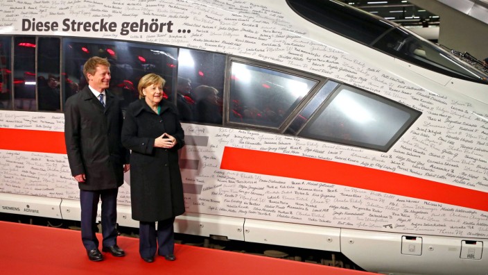 Eröffnung Schnellfahrtstrecke Berlin München Dr Angela Merkel CDU Bundeskanzlerin und Rich