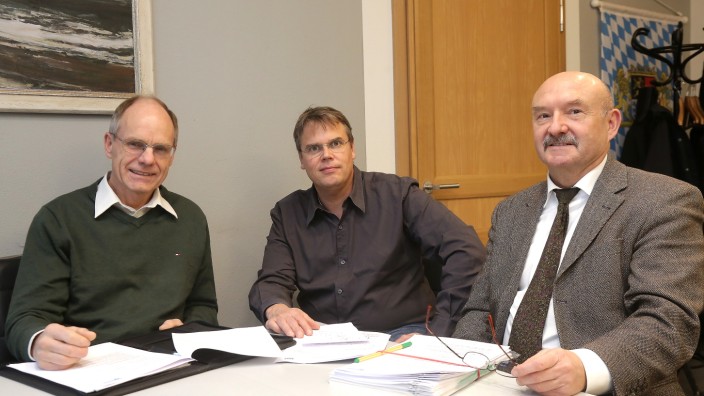 Im Ampertal: Konrad Springer, Hans Huss und Rupert Popp (v.l.) informierten über die neuesten Pläne für das Konzept Integrierte Ländliche Entwicklung (ILE).