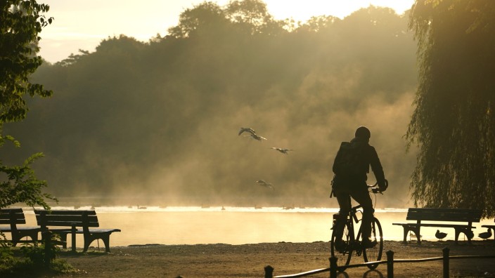 Slow-Bike-Bewegung: Immer schön langsam - wie hier am Kleinhesseloher See im Englischen Garten.