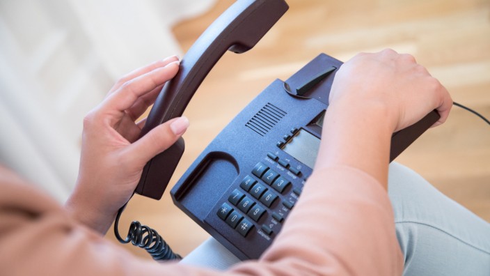 Falscher Nummernzauber: Belästigt und betrogen per Telefon