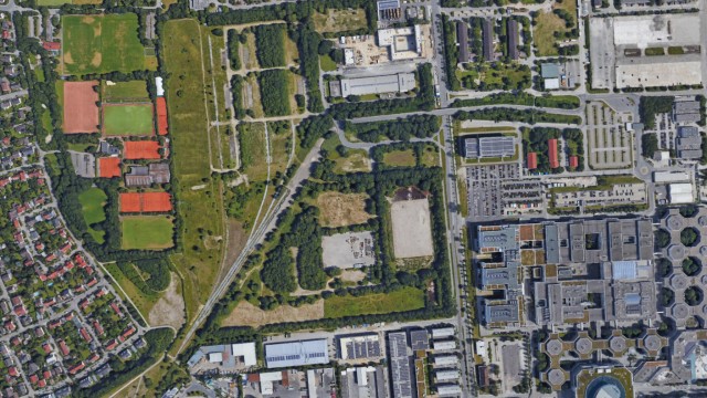 Bildung: Auch das Dreieck am Virginia-Depot westlich der Schleißheimer Straße könnte als Standort für eine Schule in Frage kommen.
