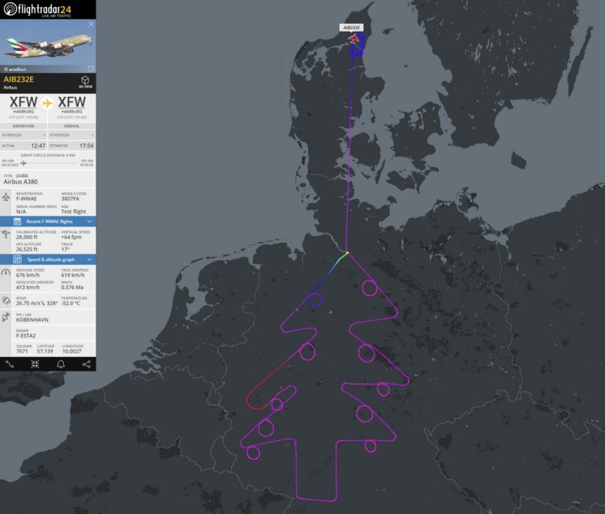 Airbus fliegt Tannenbaum über Deutschland