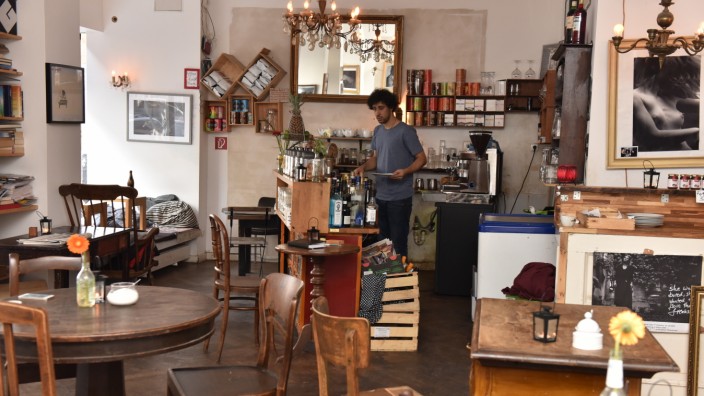 Sobi Cocoa: Darcal hat die Möbel des Cafés nach und nach auf Flohmärkten gefunden.