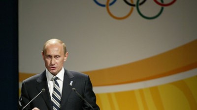 Russland in der Krise: Der damalige russische Präsident Wladimir Putin wirbt in Guatemala für Sotschi - und holt die Olympischen Winterspiele 2014 nach Russland.