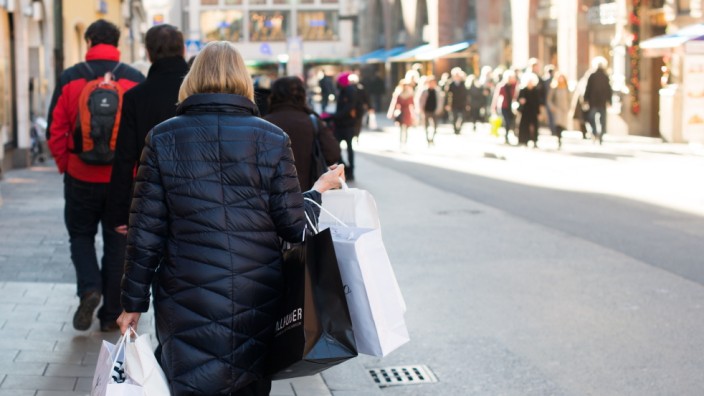 München heute: Shoppingwahnsinn in der Vorweihnachtszeit in München