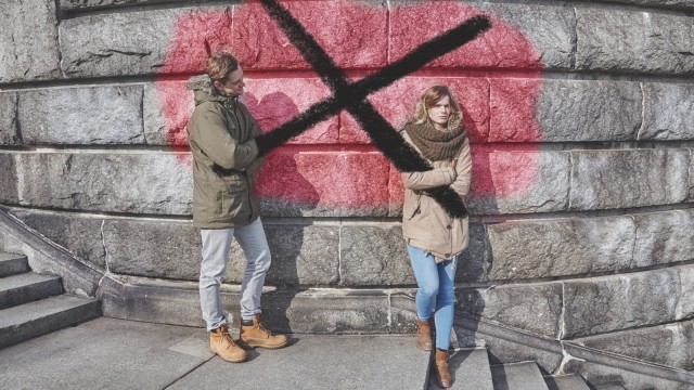 Germany Potsdam displeased young couple at Glienicke Bridge model released Symbolfoto PUBLICATIONx