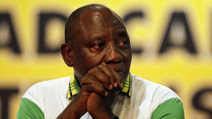 Südafrika: Cyril Ramaphosa wird nach seiner Wahl zum ANC-Präsidenten kurz von Emotionen überwältigt.