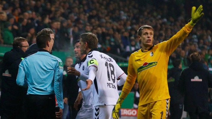 DFB Cup Third Round - Werder Bremen vs Freiburg